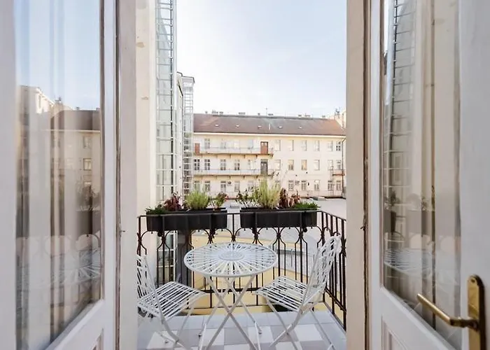 Balcony Apartment Appartement *